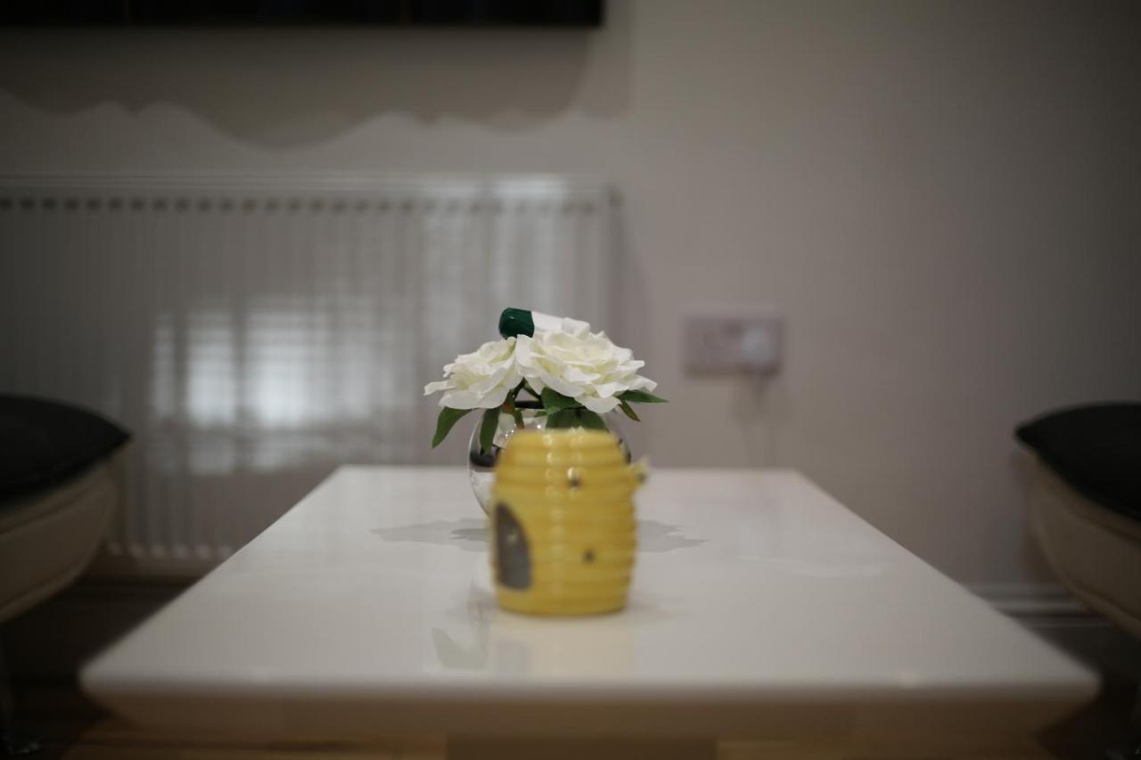 Deluxe Flat A In Kensington Olympia Daire Londra Dış mekan fotoğraf